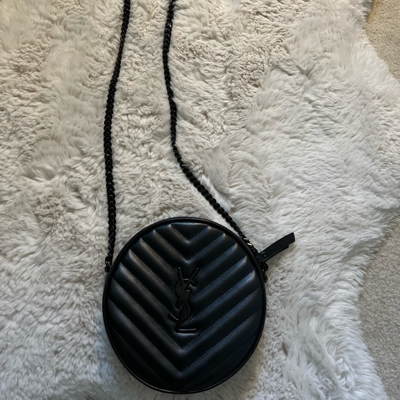 VINYLE ROUND CAMERA BAG IN CHEVRON-QUILTED GRAIN DE POUDRE EMBOSSED LEATHER - Picture 2 of 9